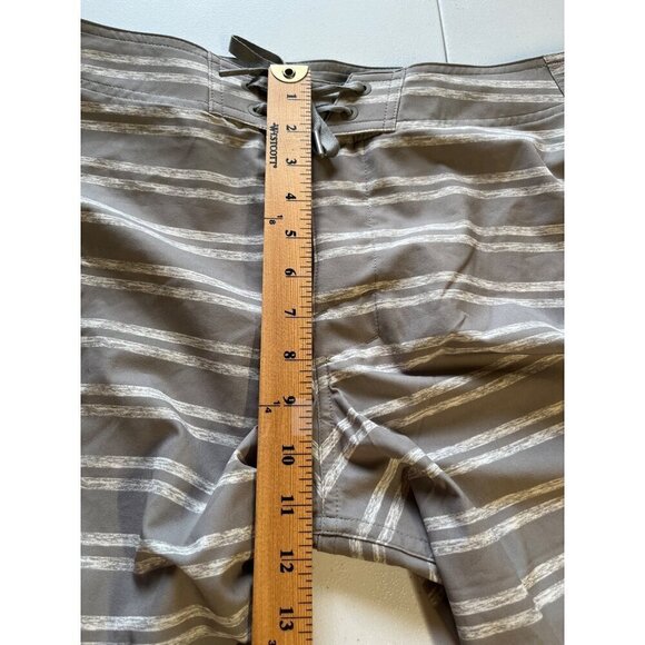 Under Armour Mens Loose Fit Striped Swim Trunks Board Shorts Heatgear Sz 36 READ - Picture 4 of 9